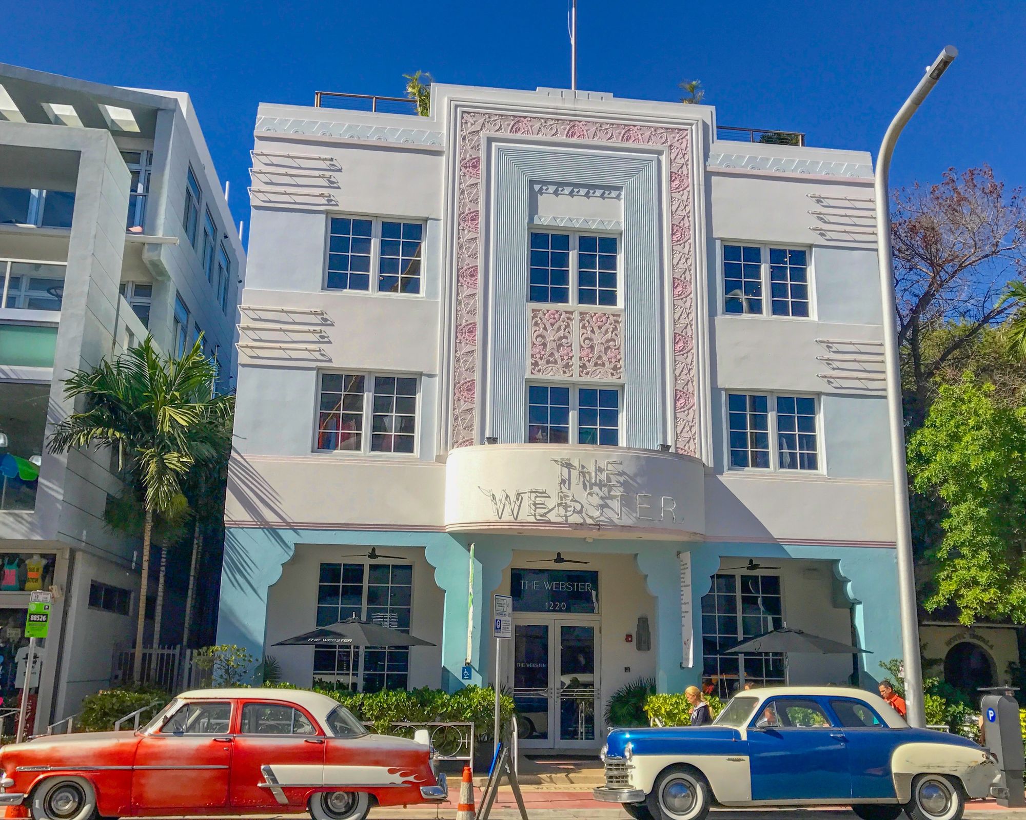 Much of the Art Deco district is wheelchair accessible, with wide smooth sidewalks and level surfaces.