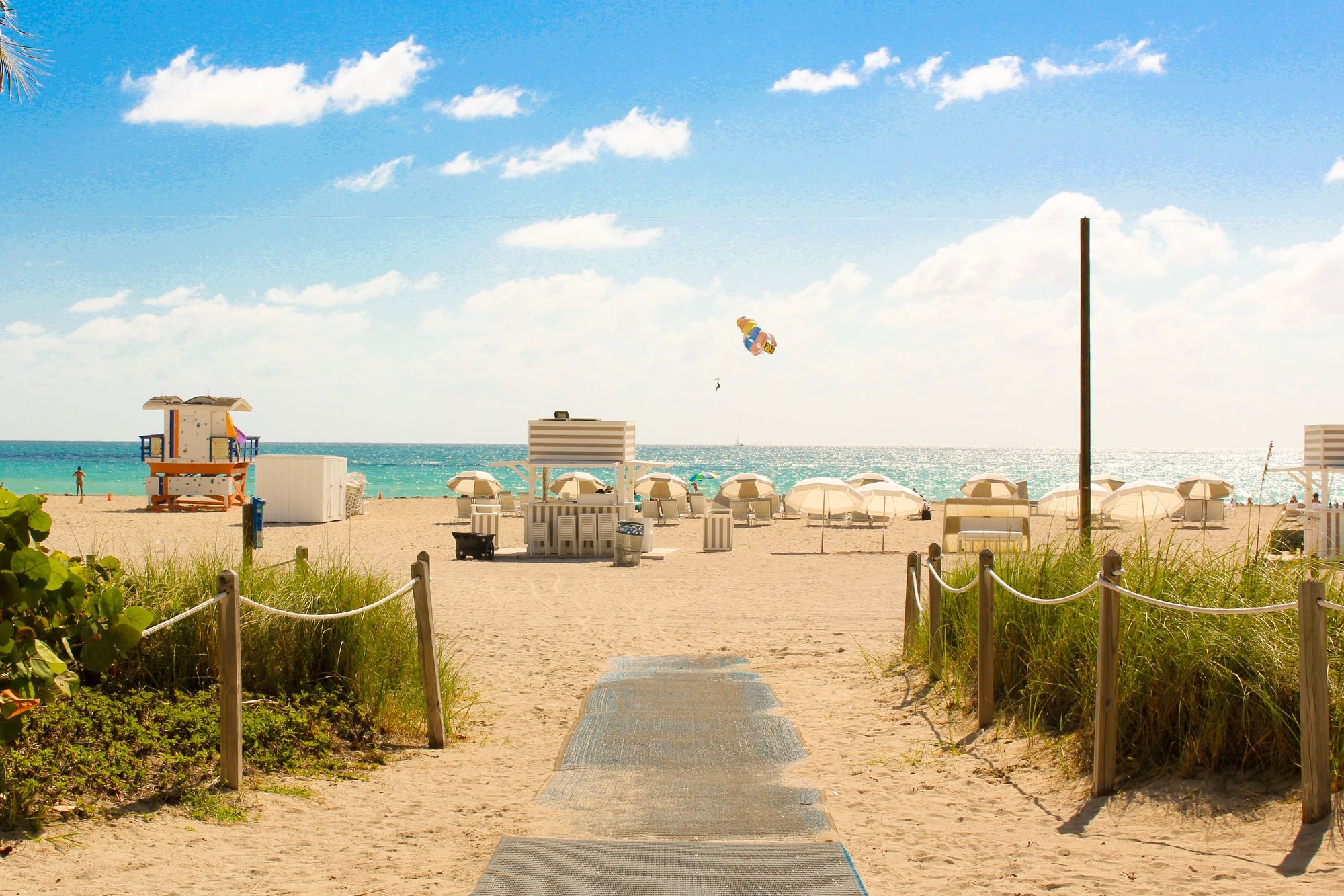 South Beach has many accessible pathway entrances, and you can use wheelchairs for free provided by the city.