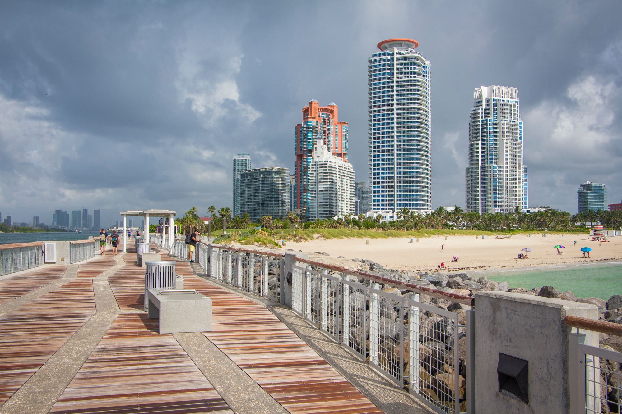 South Pointe Beach Park is a beautiful 17-acre park perfect for the whole family. It is accessible and has hard pathway entrances.