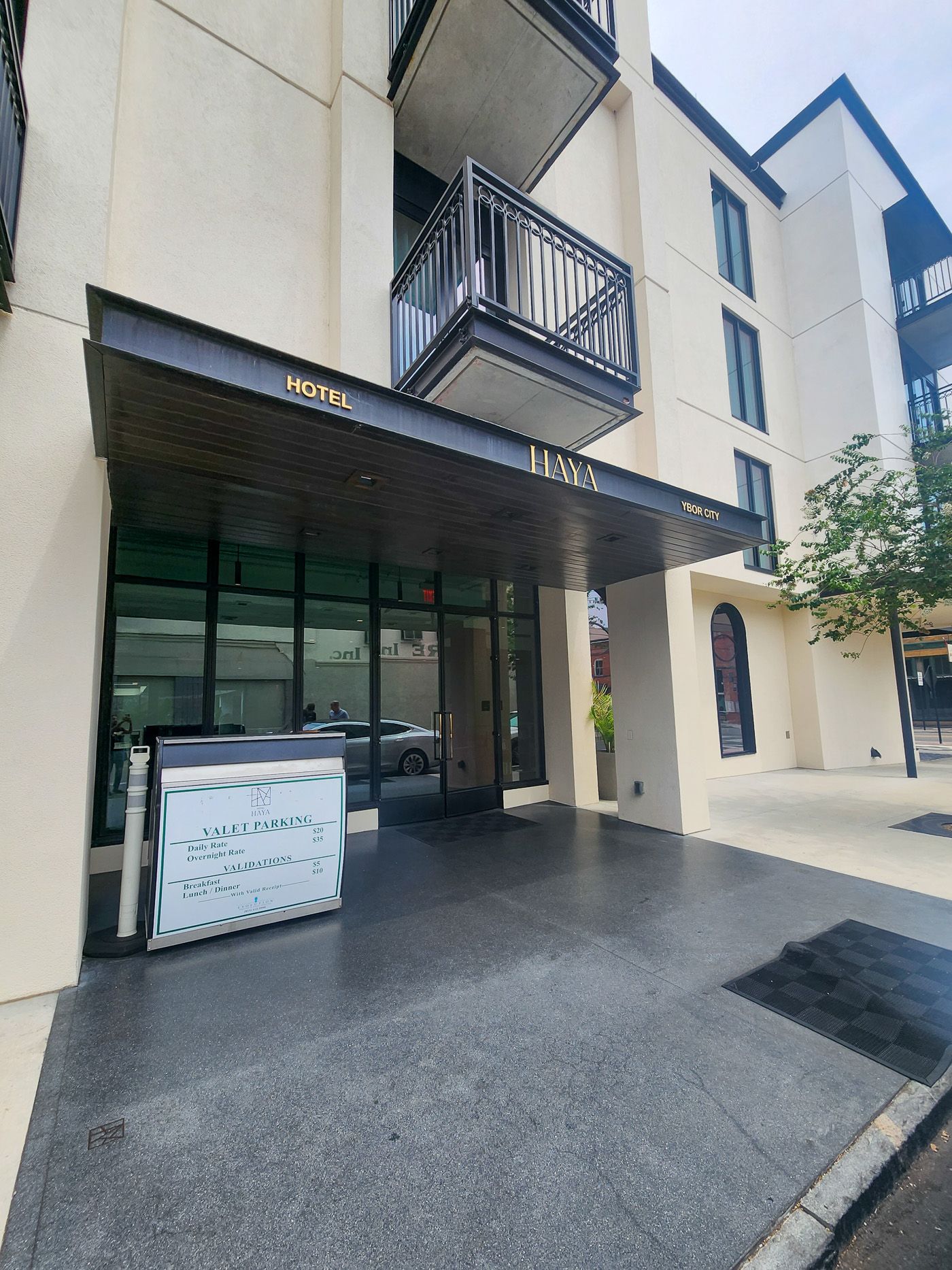 Hotel Haya is a wheelchair accessible hotel in tampa, with step-free access