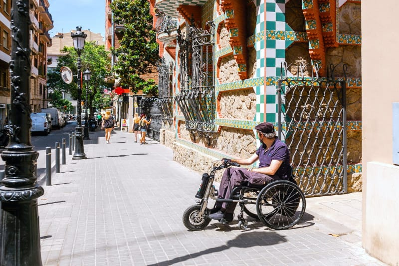 Wheelchair-user touring Barcelona, a very accessible vacation destination