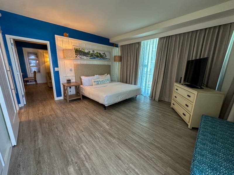 Accessible room and low bed at Margaritaville Beach Hotel - Jacksonville