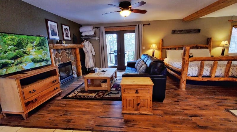 Wheelchair accessible cabin at The Inn on Fall River in Estes Park