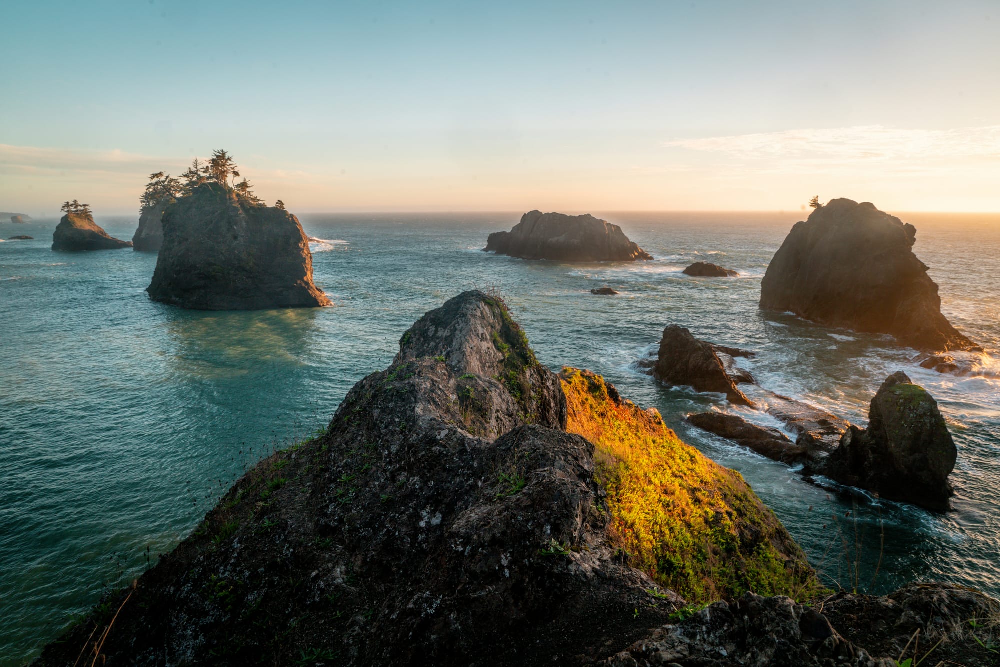 Sunset over the ocean in Brookings, Oregon on Curry Coast