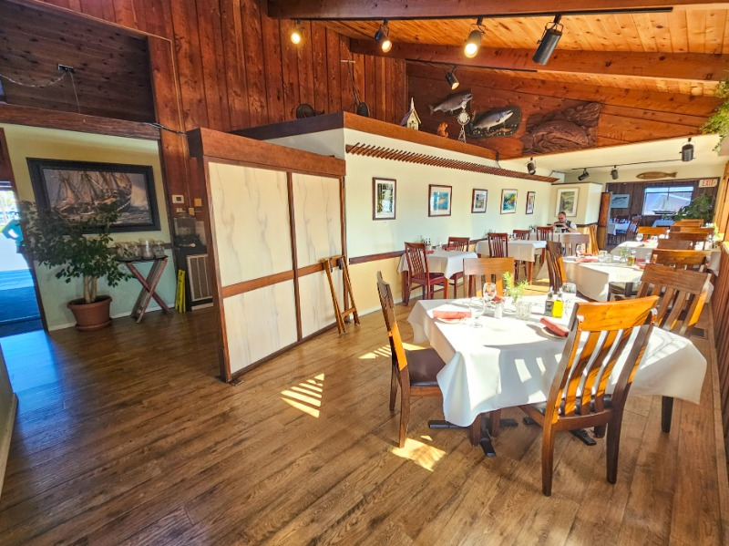 Spinners restaurant is an accessible dining experience in Gold Beach, Oregon