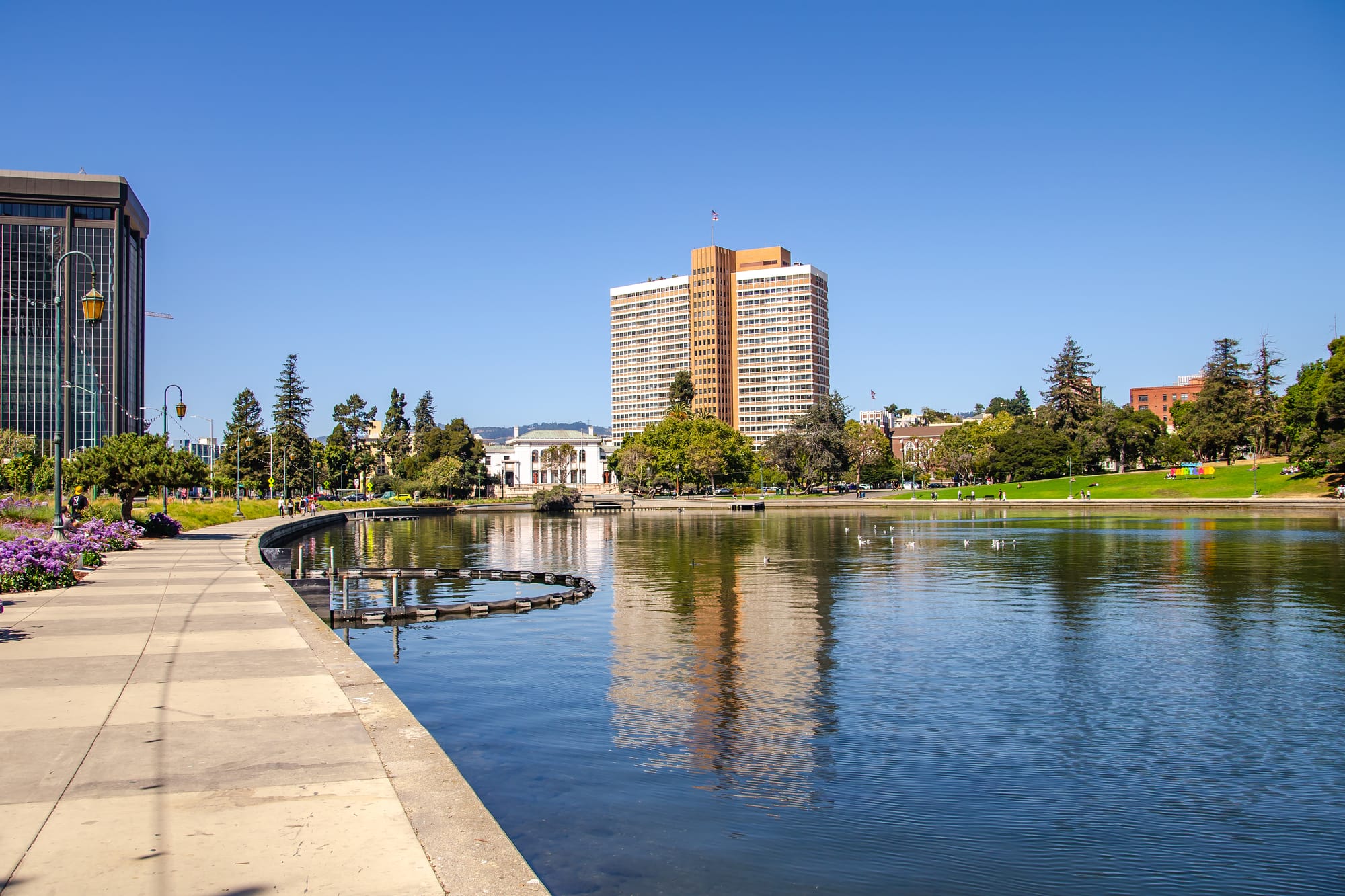 Sunny day at Lake Merritt in Oakland