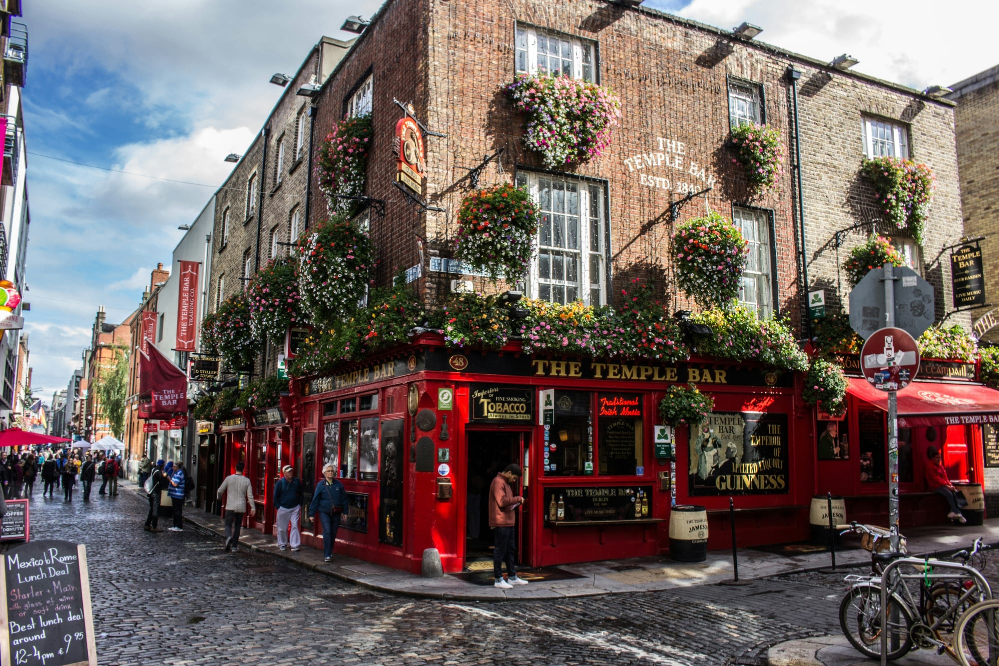 Temple Bar pub and cobblestone streets in Dublin, Ireland