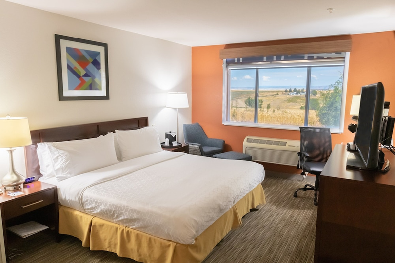 Accessible bedroom at Holiday Inn Express in Pendleton