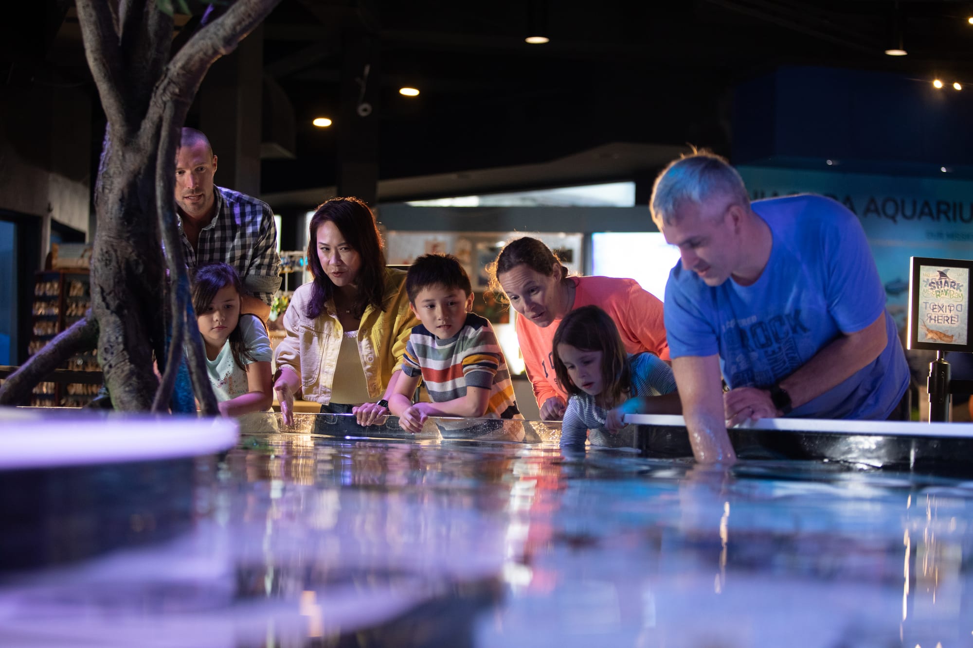 Family enjoying the Aquarium of Niagara
