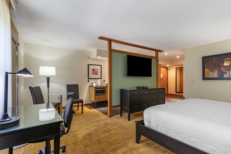 Accessible room at Best Western Plus in Hood River