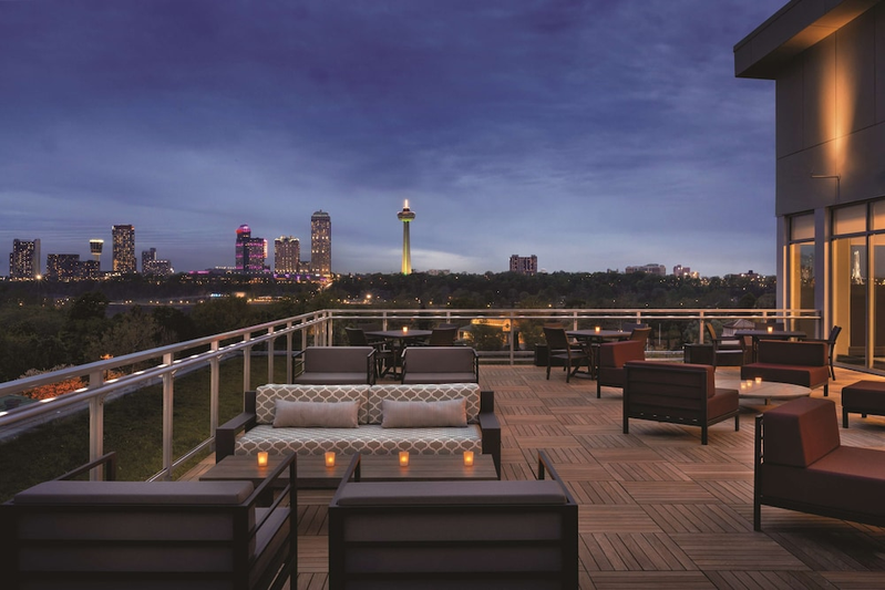 Outdoor patio at Hyatt Place Niagara Falls