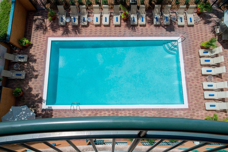 Outdoor pool and lounge at Marriot Savannah Riverfront
