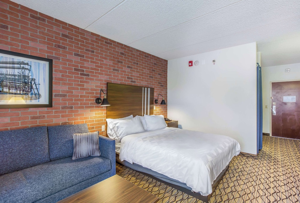 Accessible room with bed and couch at Burrstone Inn