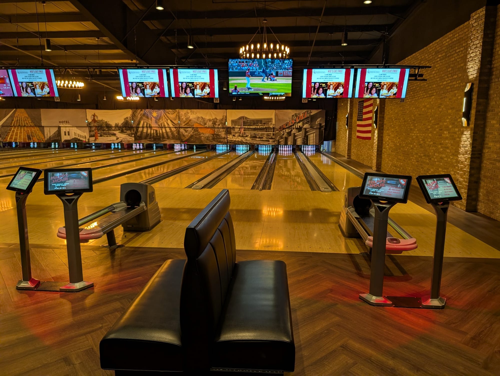 Pinheads bowling alley in Hendricks County