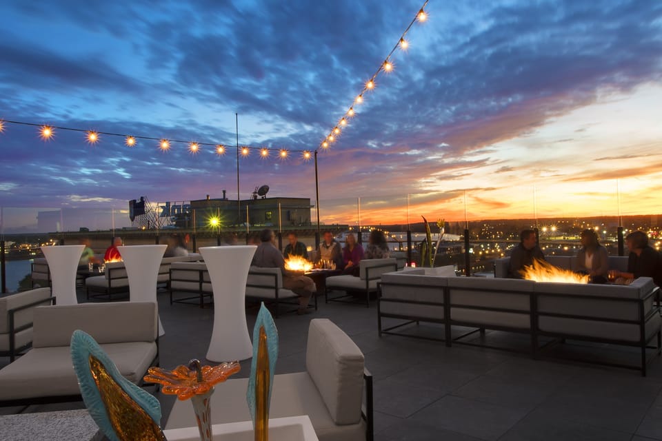 Rooftop bar at The Current Iowa, Autograph Collection