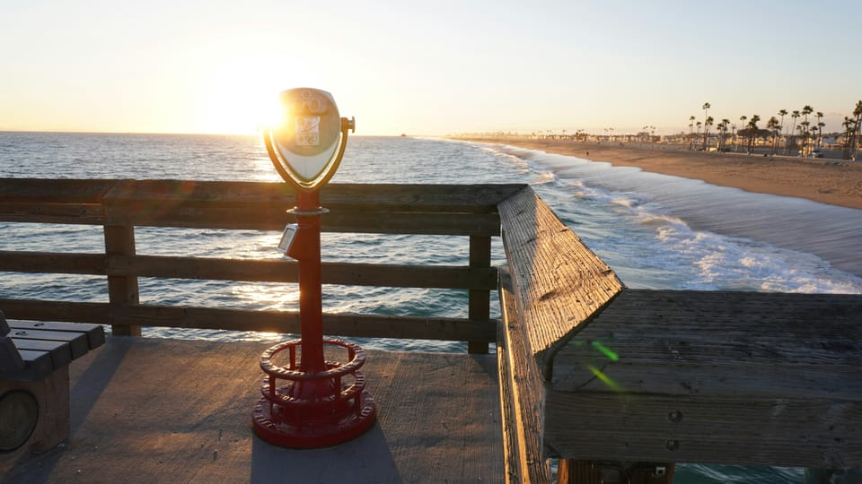 Observation viewer on the Huntington Beach Pier