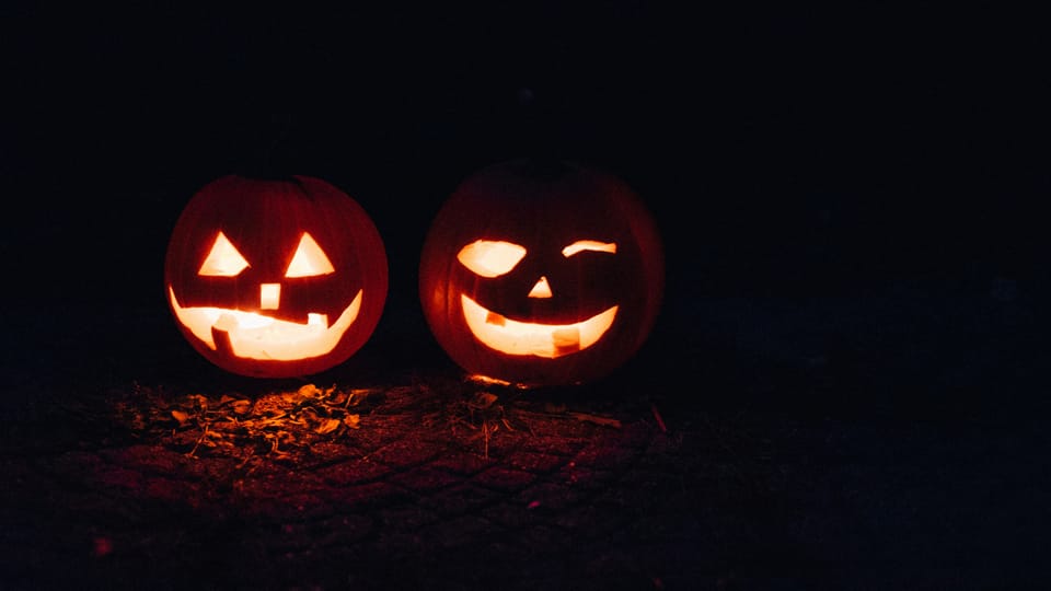 Carved pumpkin faces for Hallow