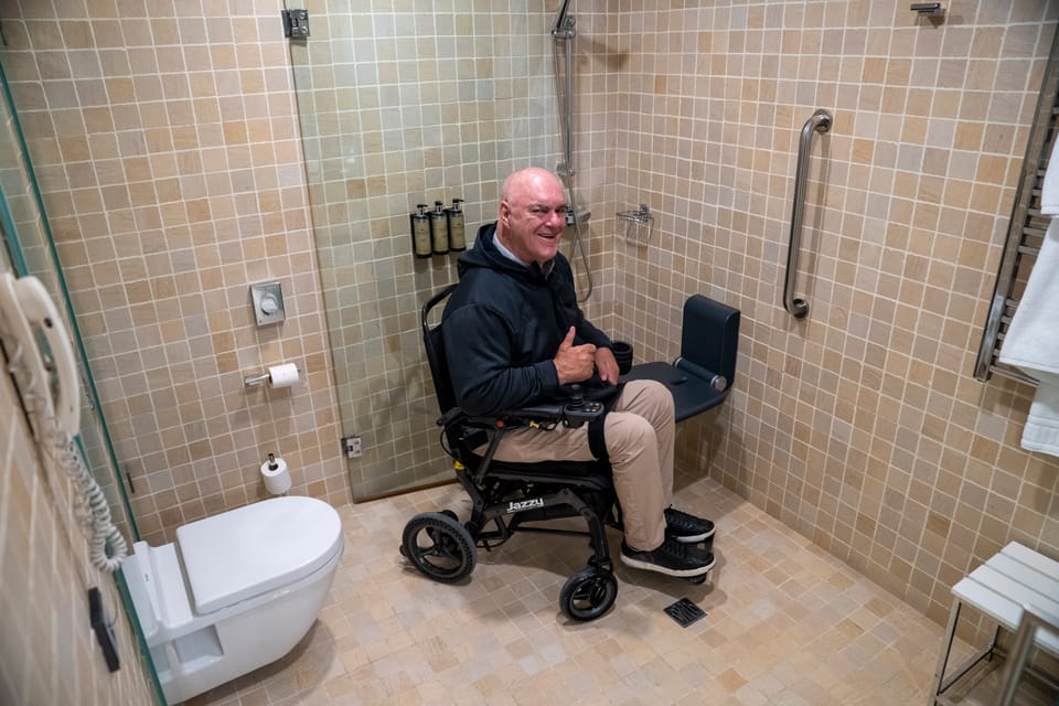 Roll-in Showers in Hotels: How to Book a Room With One